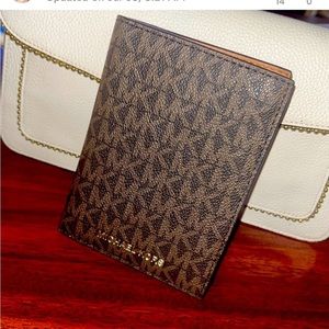 Like new MK wallet 🪪